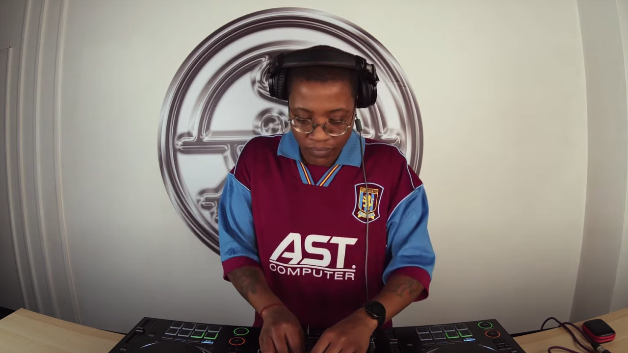 Watch A Likkle Bass 